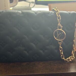 LOUIS VUITTON LEATHER PURSE/CROSSBODY